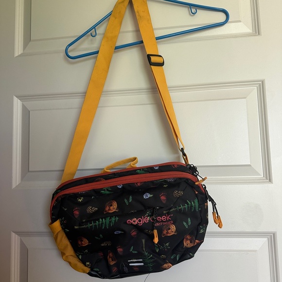 Eagle Creek Black and Yellow Travel Bag - Picture 3 of 10